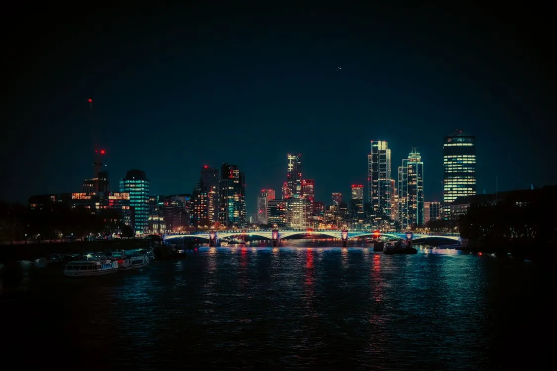 城市夜景犯罪电影氛围